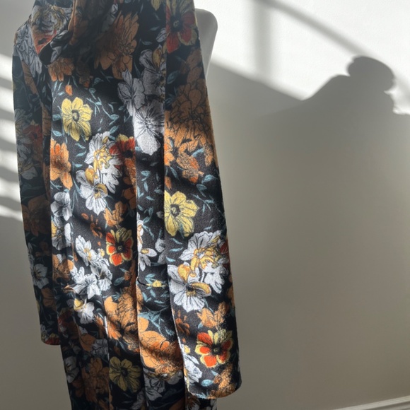 Black fleece print tunic by Tribal. - Picture 2 of 4